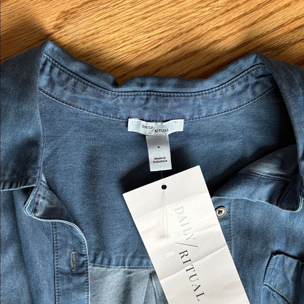 Daily Ritual small chambray Washed Blue Button-Up Shirt - Picture 3 of 4